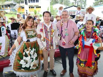 Michoacán entrega a estudiantes 10 mil guitarras de artesanos de Paracho; Ramírez Bedolla resalta inversión inicial de 5 mdp
