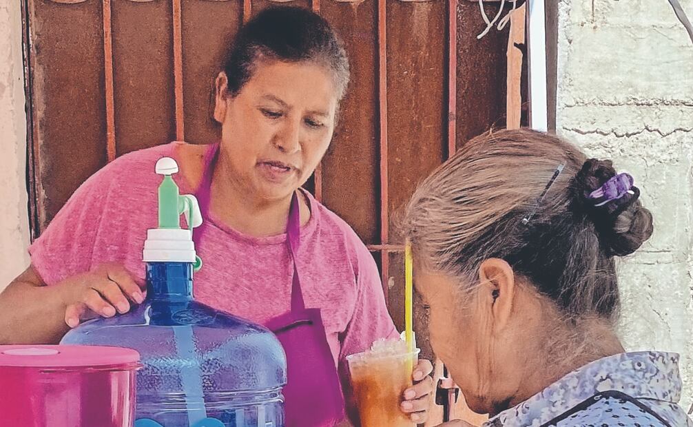 Aunque el consumo de agua ha dejado una huella visible en la dentadura de parte importante de la población, no todos tienen posibilidades económicas de consumir agua embotellada o de garrafón. Foto: de Valente Rosas. El Universal
