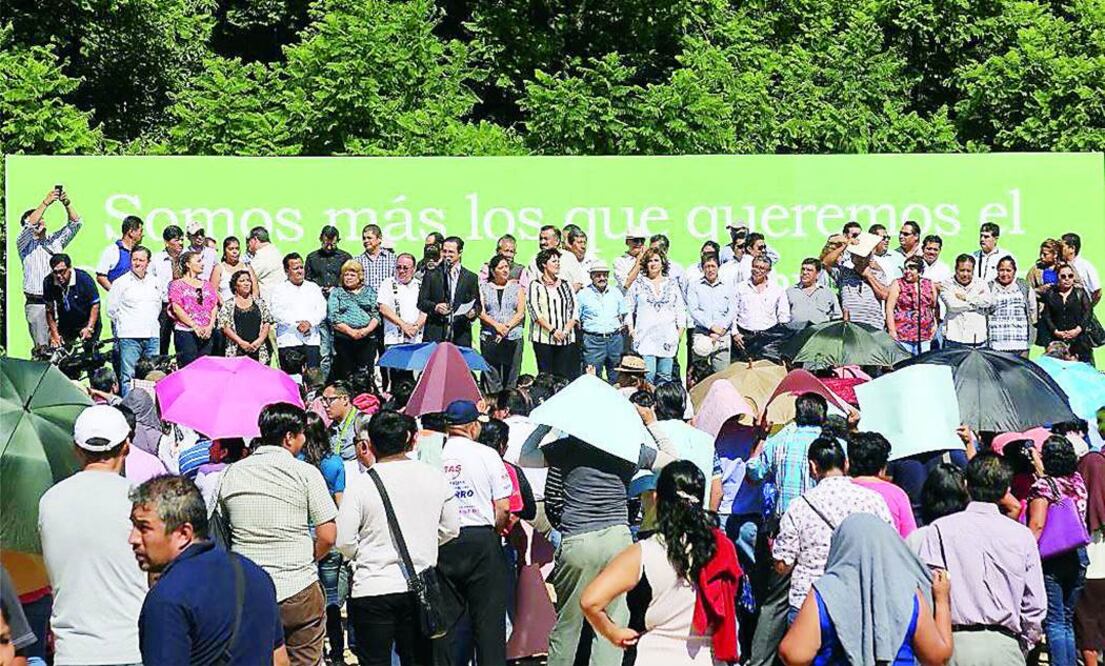Integrantes del contingente “Somos más los que queremos el Centro Cultural y de Convenciones” se reunieron ayer en el Cerro del Fortín de la capital (ESPECIAL)