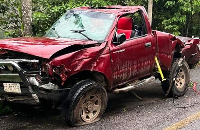 Conductor pierde control de camioneta y vuelca en Chiapas; reportan 8 muertos y 9 heridos 
