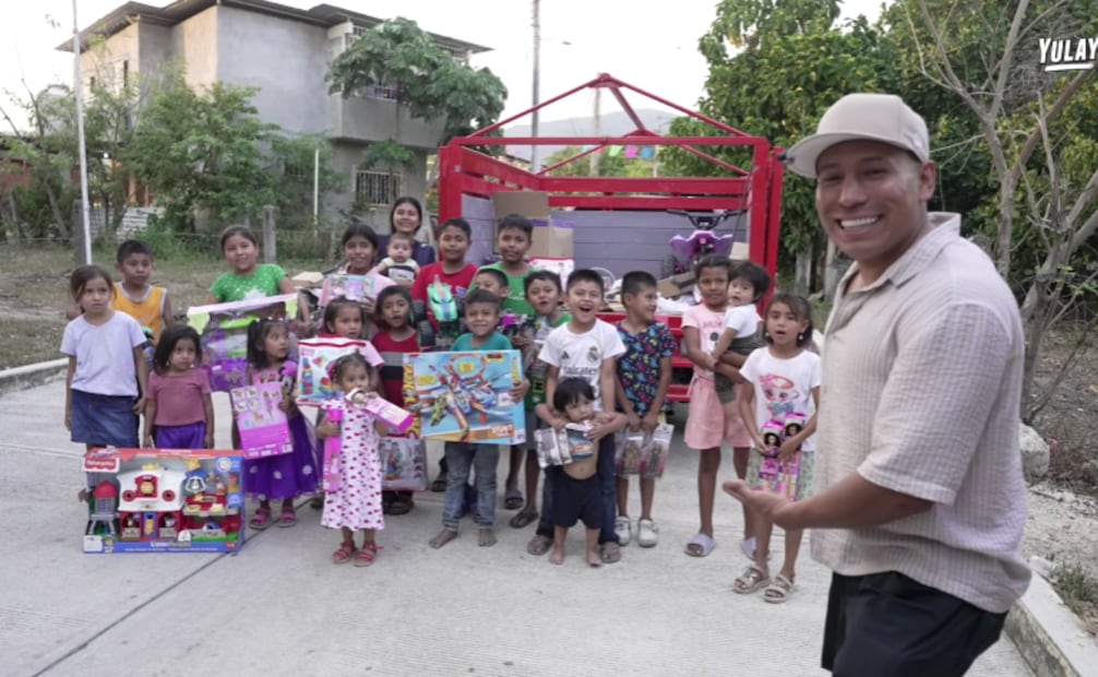 El creador de contenido mexicano repartió sonrisas este Día del Niño, a decenas de niños y niñas en el estado de Guerrero. Foto: Captura de pantalla