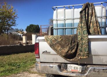 Detienen a un menor con armas, cartuchos y 600 litros de hidrocarburo en Sonora