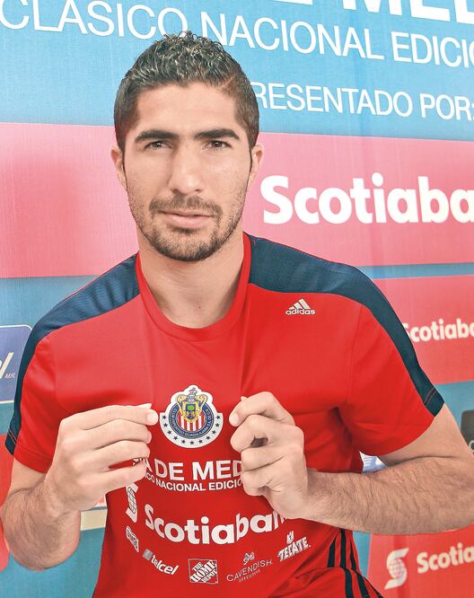 Jair Pereira advierte a sus compañeros que deben de correr (JORGE BARAJAS. IMAGO7)