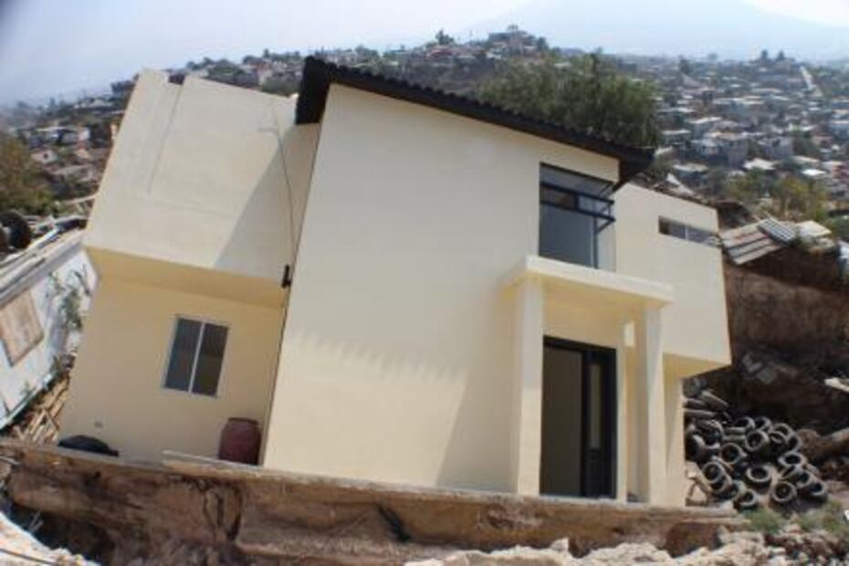 Colapsan 4 casas y están en riesgo 20 más en Tijuana