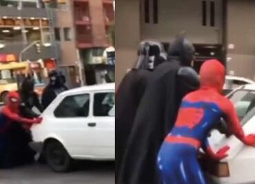 Auto se descompone y Batman, Spiderman y Darth Vader se unen a empujarlo