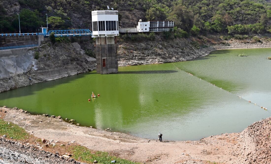 45 colonias de Cuautitlán Izcalli no tienen agua debido a que el caudal del Sistema Cutzamala para ese municipio, fue de cero. Foto EL UNIVERSAL