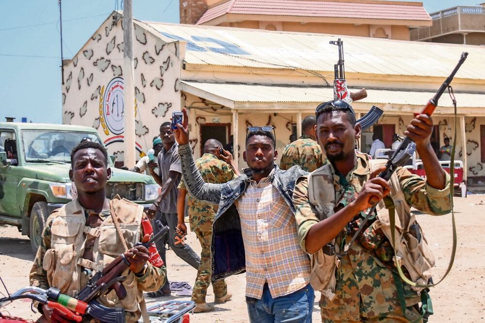 "Los líderes militares no deberían gobernar el país", dijo Perthes, que agradeció al secretario general haberle permitido ejercer como enviado en la región.