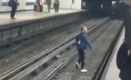 Persona baja a zona de vías en la estación Tepito de la Línea B; causa retraso en el servicio