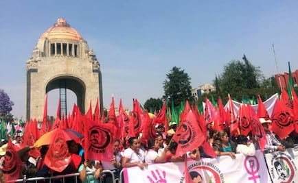 Mujeres campesinas alistan mitin en el Monumento a la Revolución