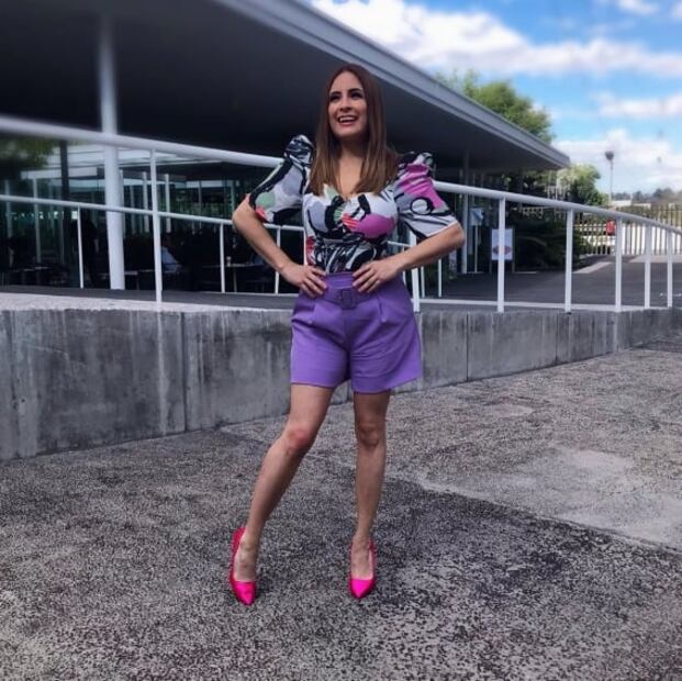 Y la peor vestida es… Linet Puente y sus bermudas moradas
