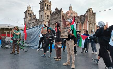 ¡Cacerolazo en Palacio Nacional!; personas propapalestina exigen a Sheinbaum romper relaciones con Israel  