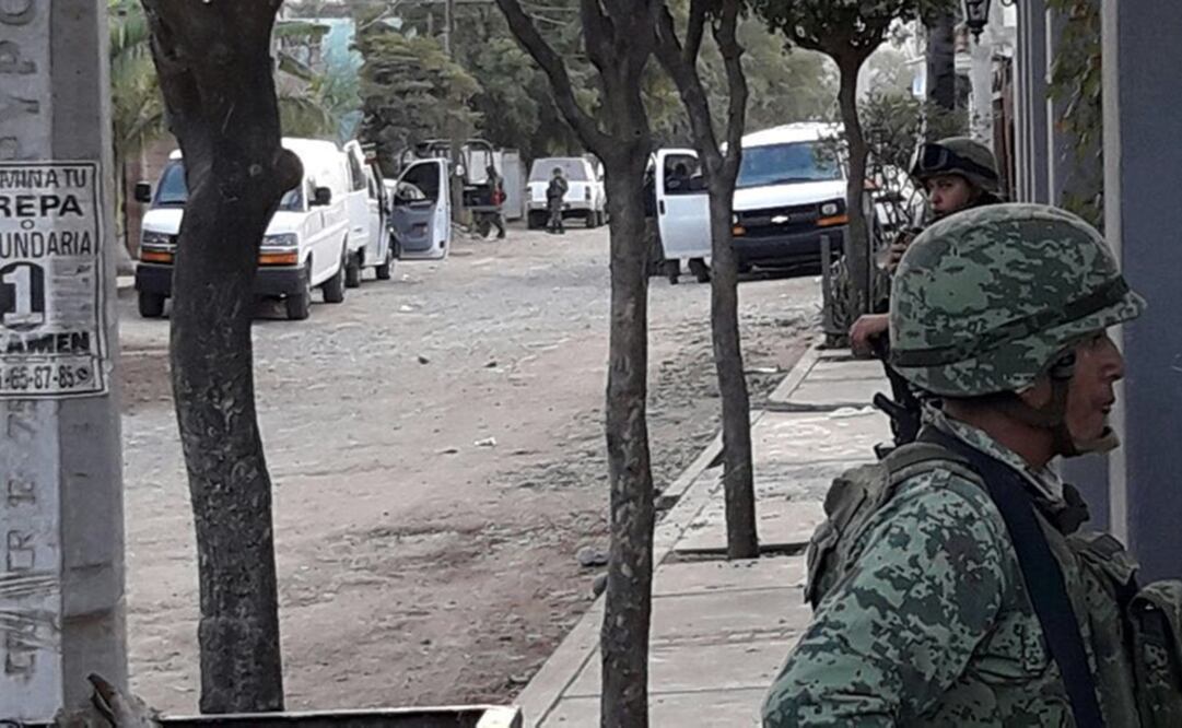 En el lugar de los hechos quedaron los cuerpos de dos de los presuntos delincuentes. (FOTO: Especial)