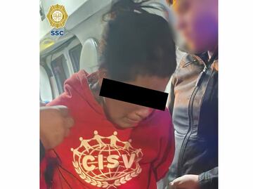 Mujer en situación de calle amenaza con cuchillo a empleados y comensales de Starbucks en la Condesa; ya fue detenida