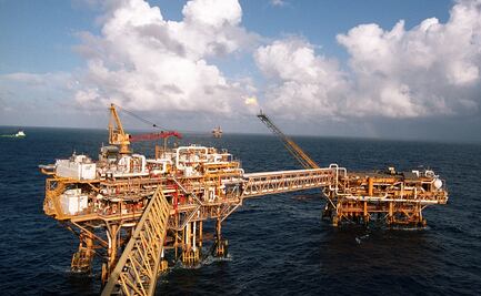 Petróleo mexicano cae a 59.53 dólares, su menor precio en un mes