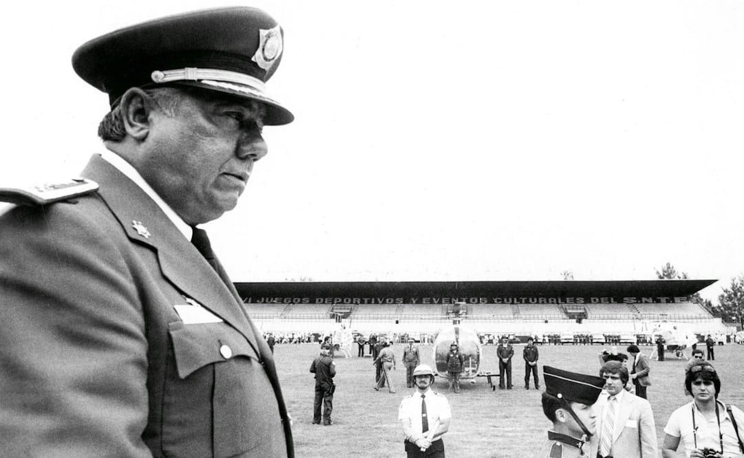 Arturo Durazo inaugurando 45 helipuertos para el DF en 1981. Según el entonces titular de la DGPT, los delitos más graves en la capital eran homicidio y robo a instituciones bancarias. Foto: Miguel Castillo/Archivo EL UNIVERSAL.