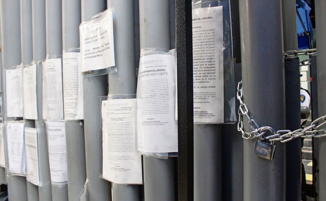 Varias sedes del Poder Judicial de la Federación permanecen cerradas con cadenas, luego de que empleados siguen en protesta contra la reforma. Foto: Francisco Rodríguez / EL UNIVERSAL