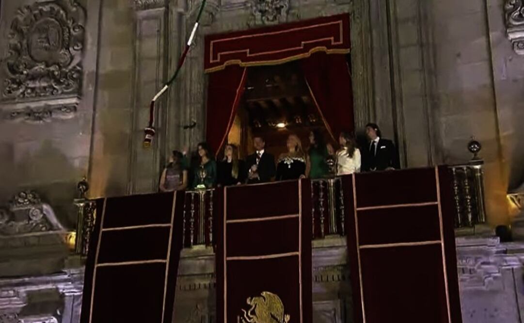 Frente a una Plaza de la Constitución a toda su capacidad, el presidente Enrique Peña Nieto gritó: "¡Mexicanos: vivan los héroes que nos dieron patria y libertad, viva Hidalgo, viva Morelos, viva Josefa Ortiz de Domínguez, viva Allende, viva Aldama viva Galeana, viva Guerrero, viva Matamoros!". Foto Especial