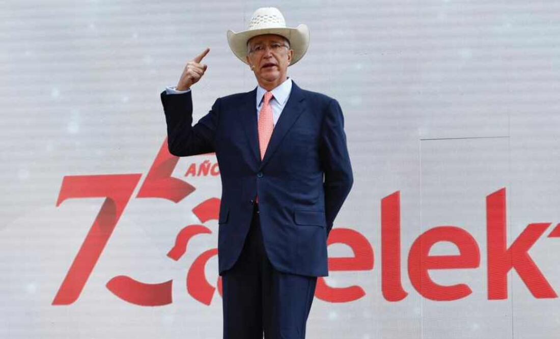 Ricardo Salinas Pliego dentro de la ceremonia del 75 aniversario de Elektra. Foto: Berenice Fregoso / EL UNIVERSAL.