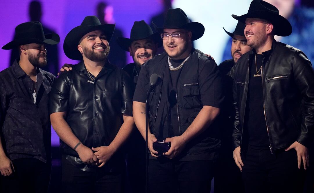 Grupo Frontera recibe el premio a mejor canción regional mexicana. Foto AP/John Locher