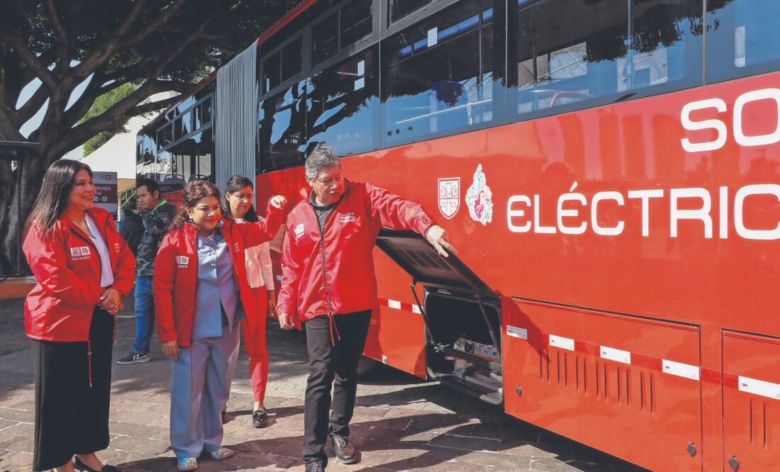 La jefa de Gobierno, Clara Brugada, dio el banderazo de salida a las nuevas unidades eléctricas del Metrobús. (21/01/2025) Foto: Especial