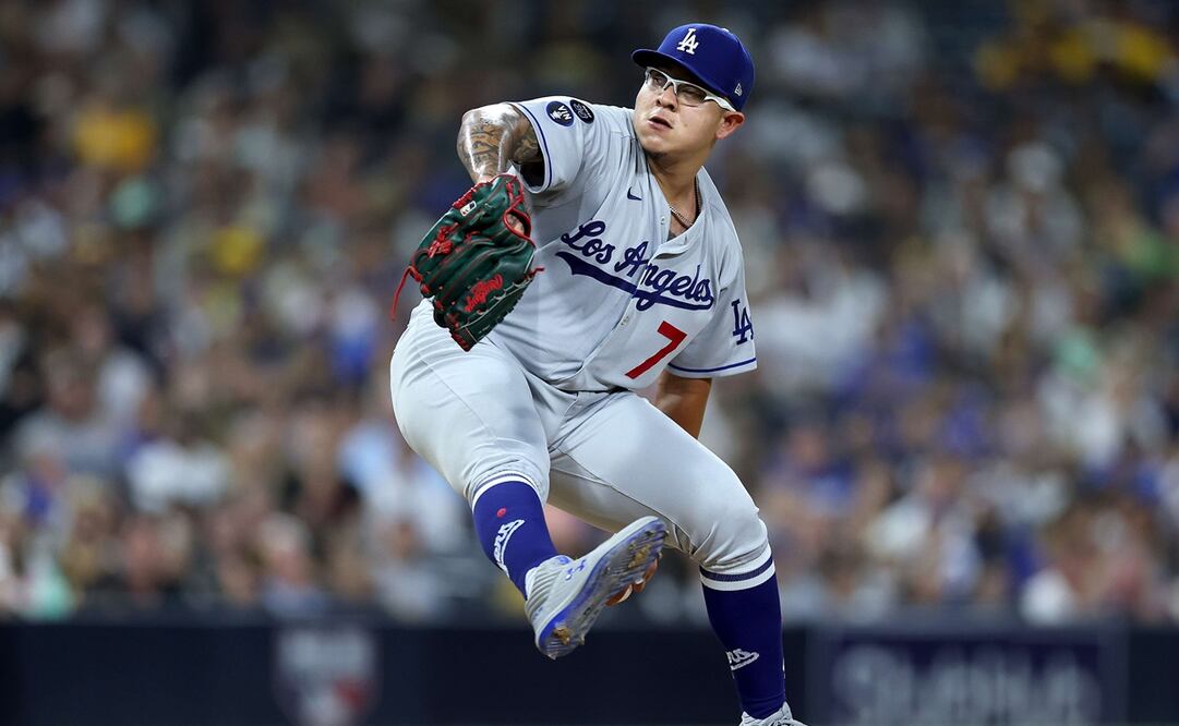 Julio Urías lanzando con los Dodgers - FOTO: AFP