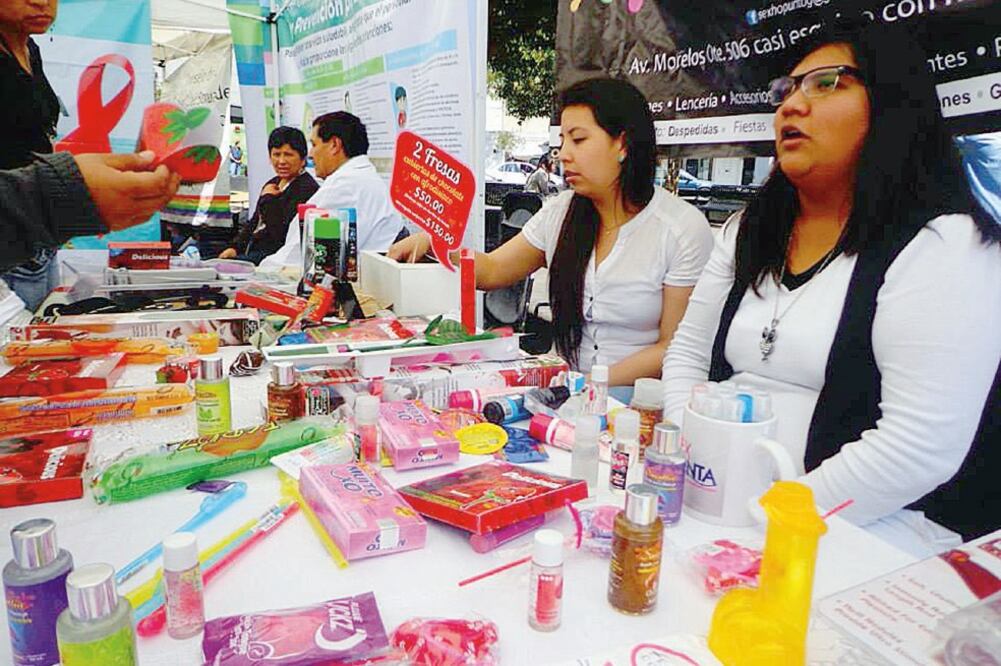 El IMSS ha reforzado las campañas de difusión para evitar la transmisión de infecciones por contacto sexual mediante el uso del condón (ARCHIVO EL UNIVERSAL)