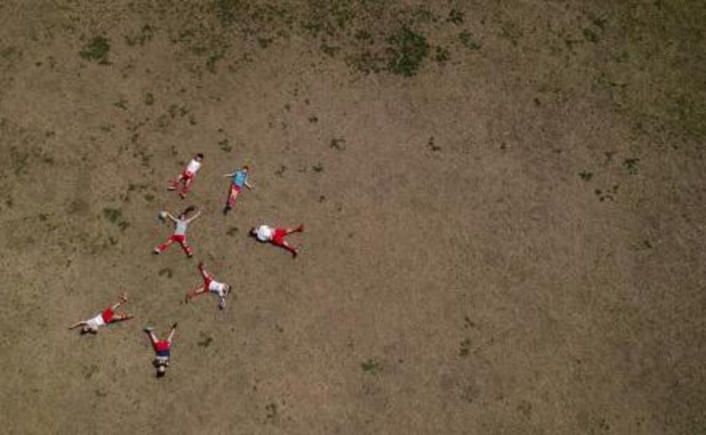 “Cande”, la niña argentina a la que le prohíben jugar futbol con niños