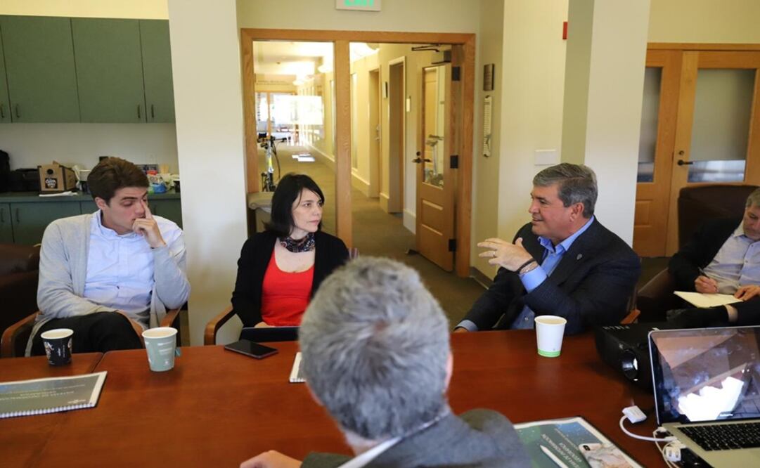 El Secretario General de Gobierno de Nuevo León, Manuel González Flores, presentó hoy en la Universidad de Stanford la plataforma estatal de seguridad. Foto: Especial