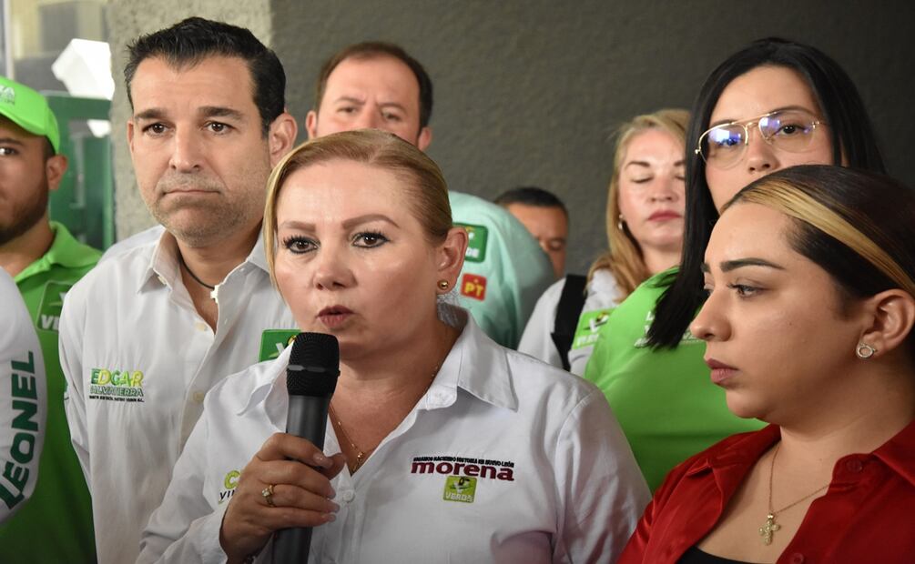 La candidata Graciela Villarreal por alcaldía de El Carmen, NL, afirmó que no abandonará la contienda electoral. Foto: Emilio Vásquez