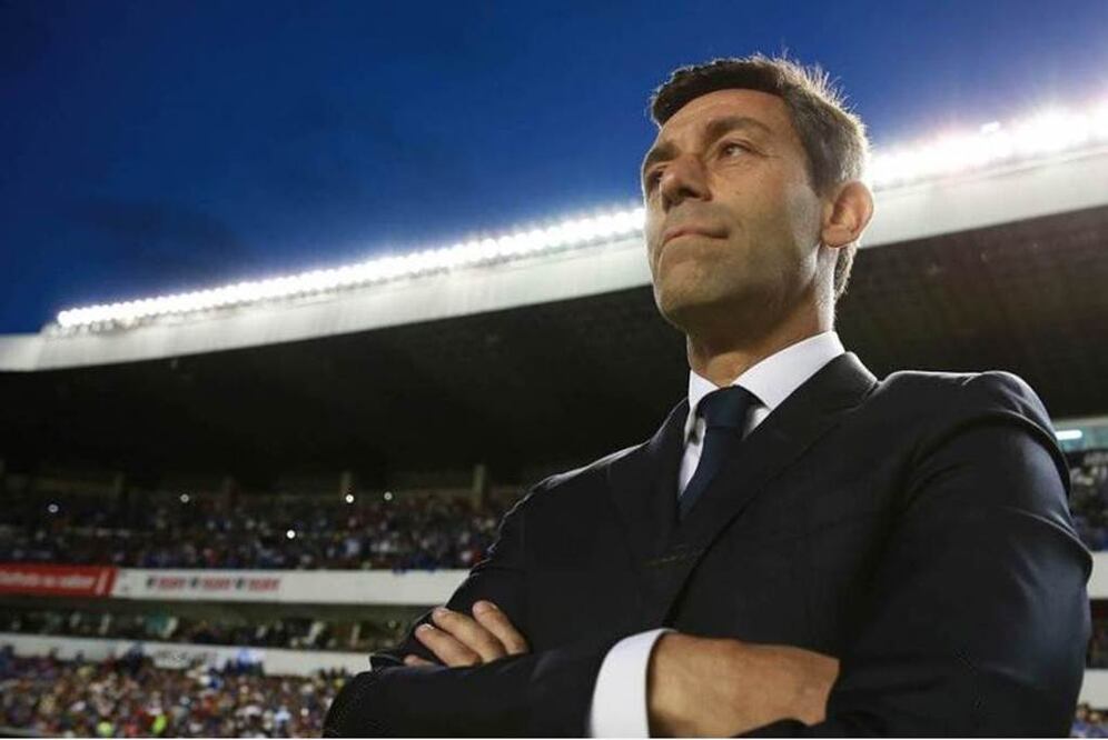 Caixinha presenta su renuncia como DT de Santos 