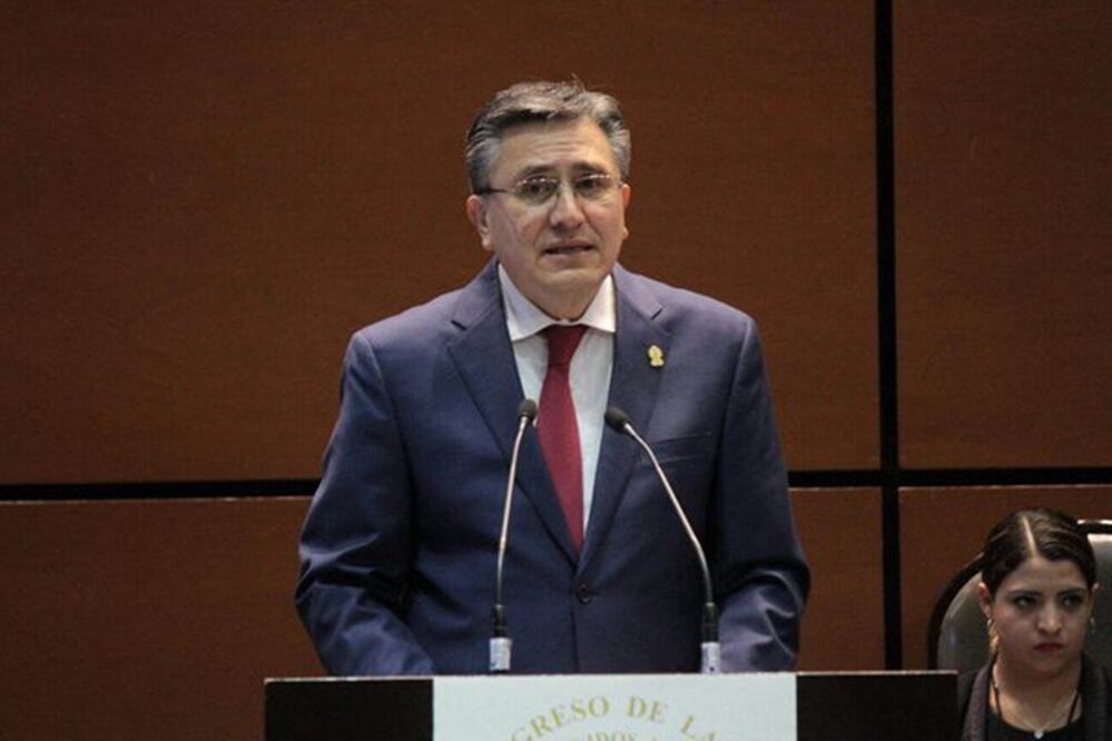 Luis Raúl González, presidente de la CNDH, rindió su Informe de Actividades 2015 ante la Comisión Permanente del Congreso de la Unión (Foto: @CanalCongreso)