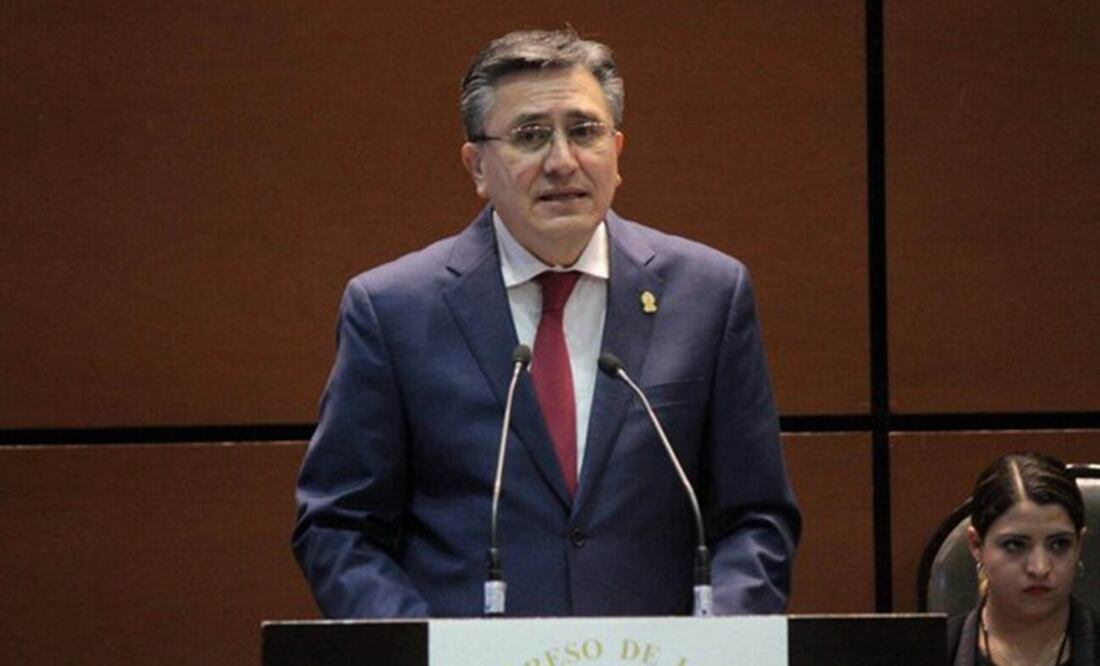 Luis Raúl González, presidente de la CNDH, rindió su Informe de Actividades 2015 ante la Comisión Permanente del Congreso de la Unión (Foto: @CanalCongreso)