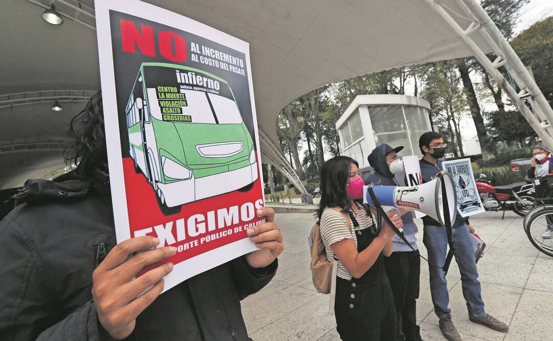 El colectivo No Al Tarifazo exigió al gobierno estatal impedir un posible aumento en el costo del pasaje. Foto: Jorge Alvarado/ EL UNIVERSAL.