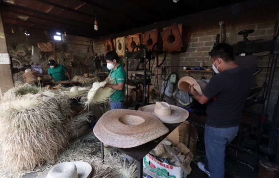 Pocas ventas, trajineras para muestras Covid, y protestas feministas, en las fotos de la semana