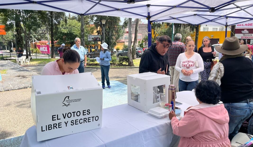 Vecinos denuncian presión y dudas sobre consulta de Utopía en Parque Águilas Japón. Foto: Rafael García
