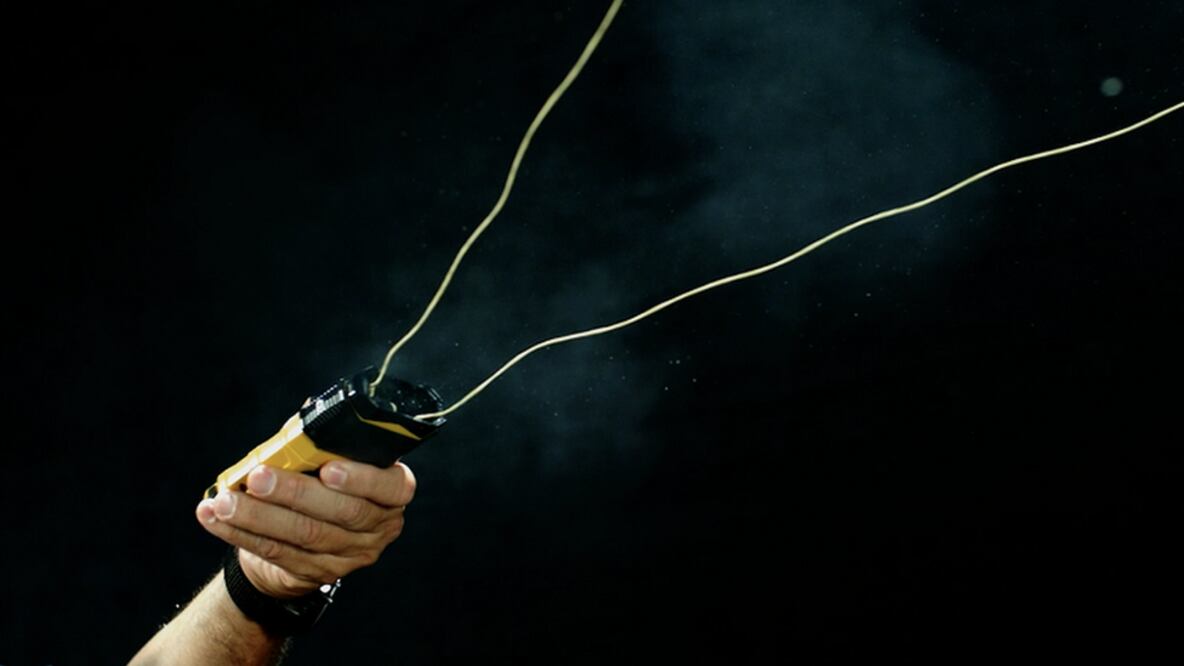 El dispositivo BolaWrap lo utilizan fuerzas policiales de Estados Unidos como arma no letal para contener a individuos. Foto: Cortesía