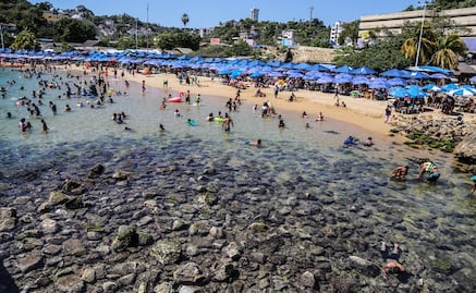 Mar se aleja 20 metros en playas de Acapulco