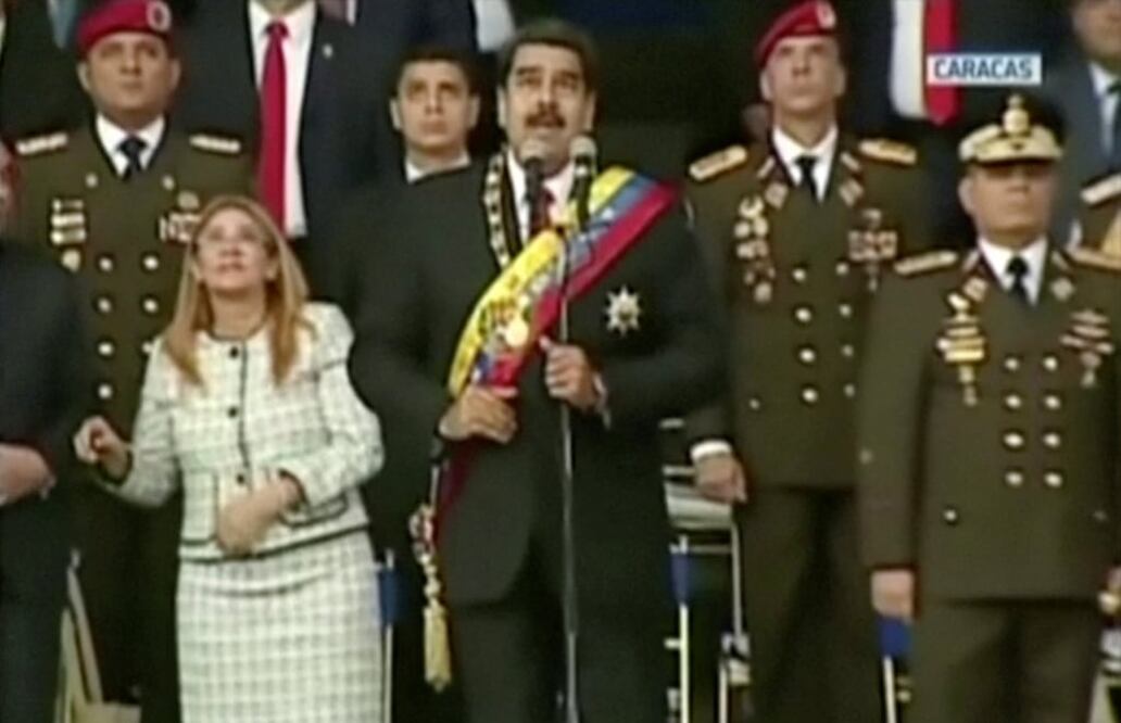 El incidente tuvo lugar cuando Maduro pronunciaba un discurso ante cientos de militares con motivo del aniversario de la Guardia Nacional. Foto: Reuters