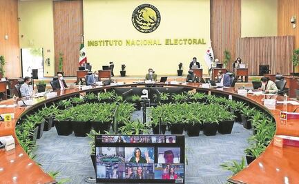 Espectaculares para revocación, pagados por ciudadanos fantasma, halla INE