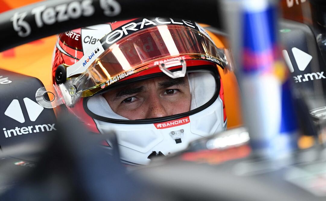 Checo Pérez en su monoplaza - FOTO: AFP