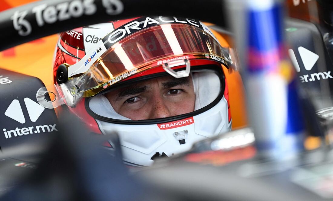 Checo Pérez en su monoplaza - FOTO: AFP