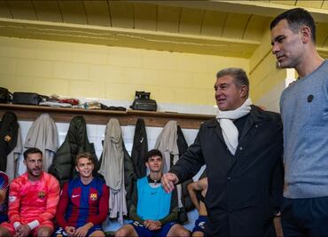 Rafa Márquez recibe a Joan Laporta en medio de la incertidumbre por la continuidad de Xavi Hernández