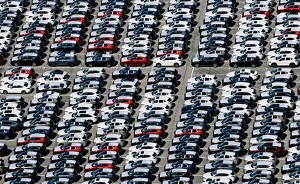 Por aranceles, bajarán las ventas de autos en EU este año, prevé Goldman Sachs; caen acciones de Ford y General Motors