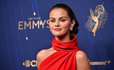 Selena Gomez luce la manicura más sofisticada para uñas cortas