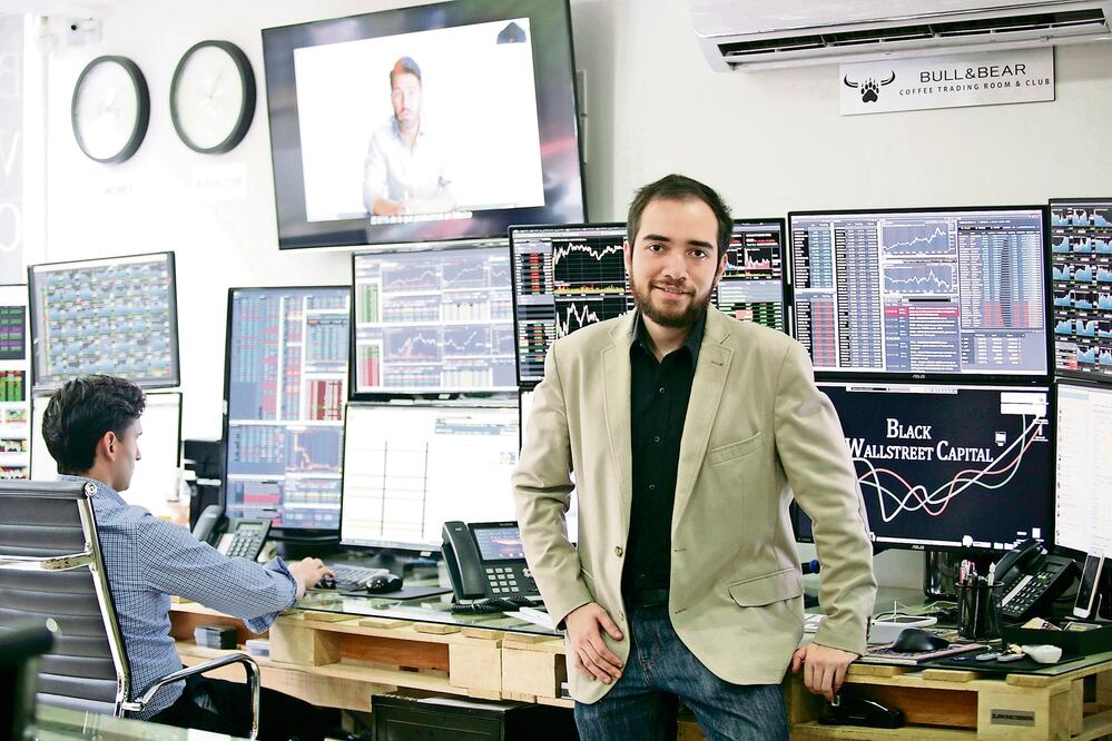 Ricardo Chavero es cofundador de Vest, una empresa que ofrece asesoría financiera personalizada a través de una aplicación diseñada para ello (IVÁN STHEPENS)