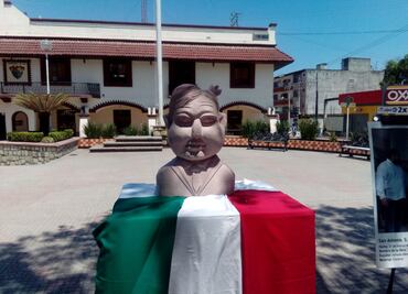 Del creador del polémico busto de Benito Juárez... develan ahora en SLP el de AMLO