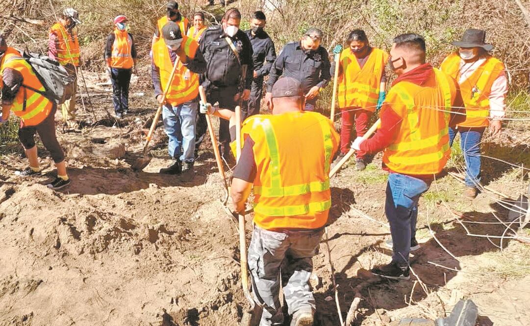 Los primeros cuerpos hallados estaban en una vereda que corre a la par de un río. Había cruces clavadas en el suelo. Fotos: ESPECIAL