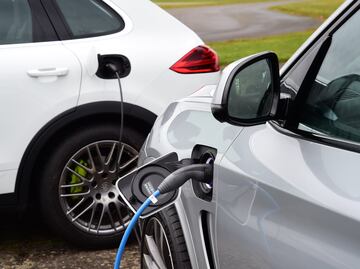 ¿Todos los autos híbridos deben recibir el holograma 00?