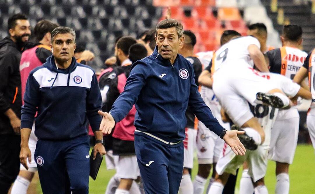 Pedro Caixinha director tecnico de Cruz Azul en lamento durante el juego de la Copa MX. FOTO/IMAGO7