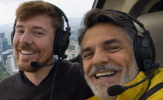 Eugenio Derbez comparte épica foto con MrBeast en su visita a México; “se vienen cositas”
